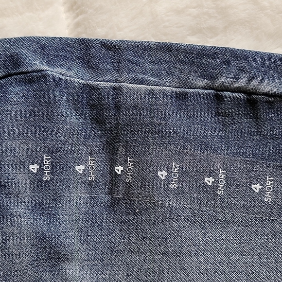 New Jeans - Picture 4 of 5